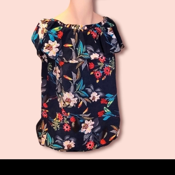 Floral frill off the shoulder tee size large - Picture 1 of 2